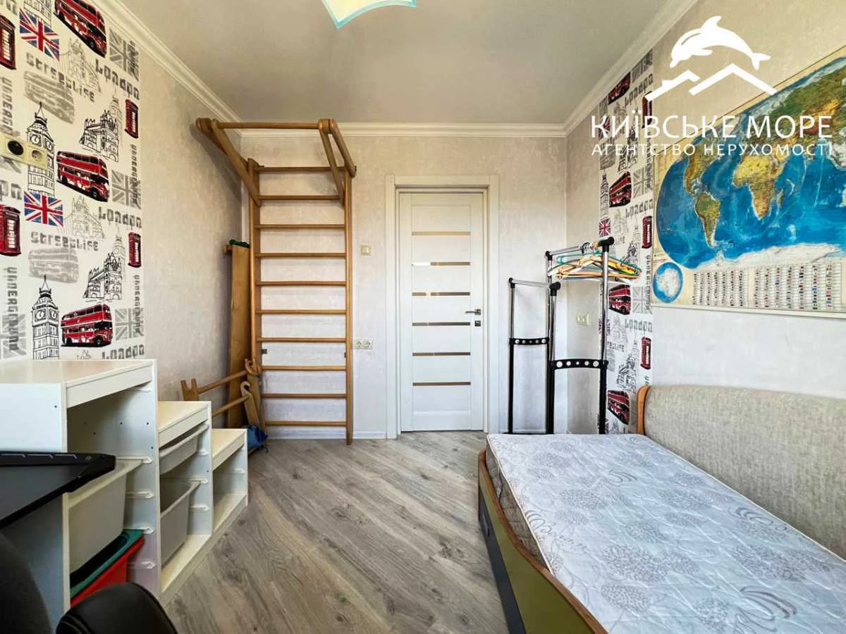 Rent 4-bedroom apartment 93 sq.m, Georgi Toropovsky st.