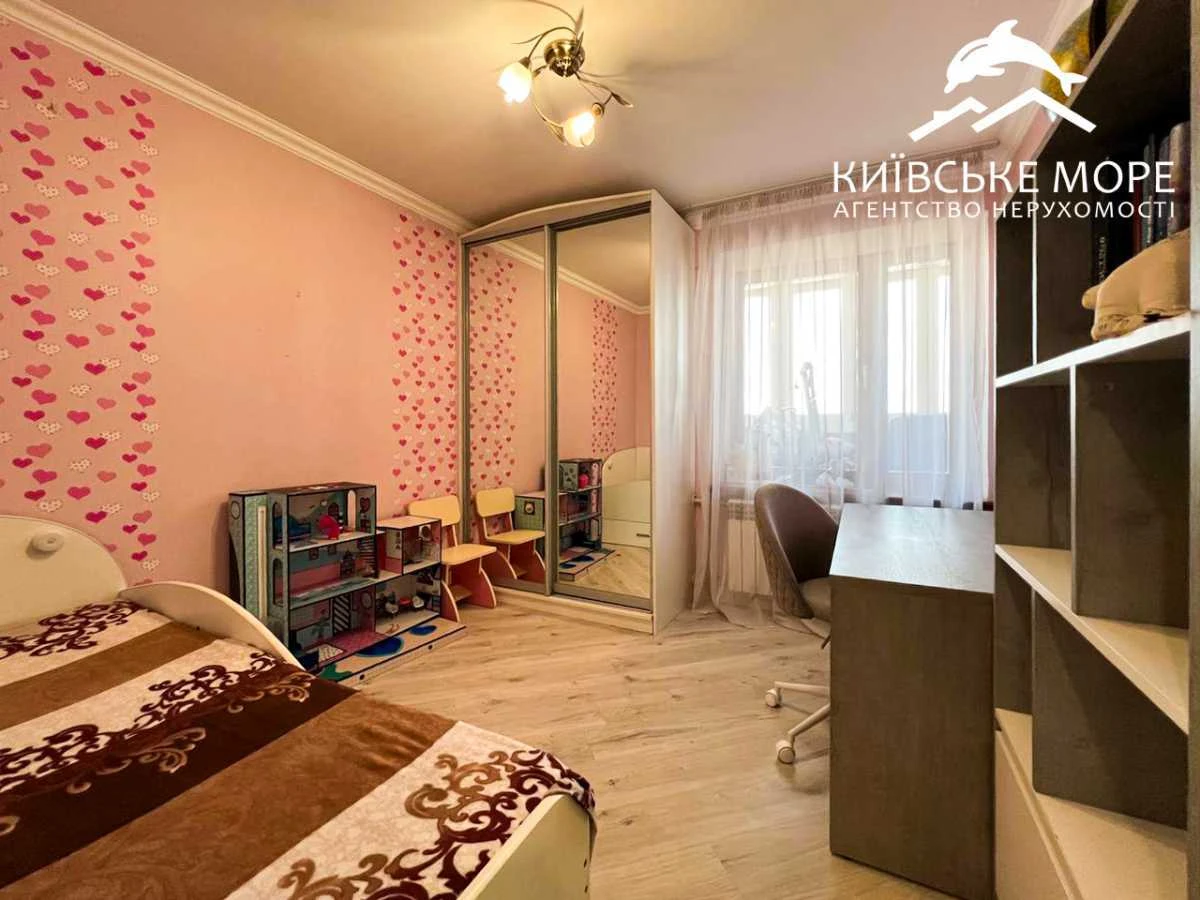 Rent 4-bedroom apartment 93 sq.m, Georgi Toropovsky st.