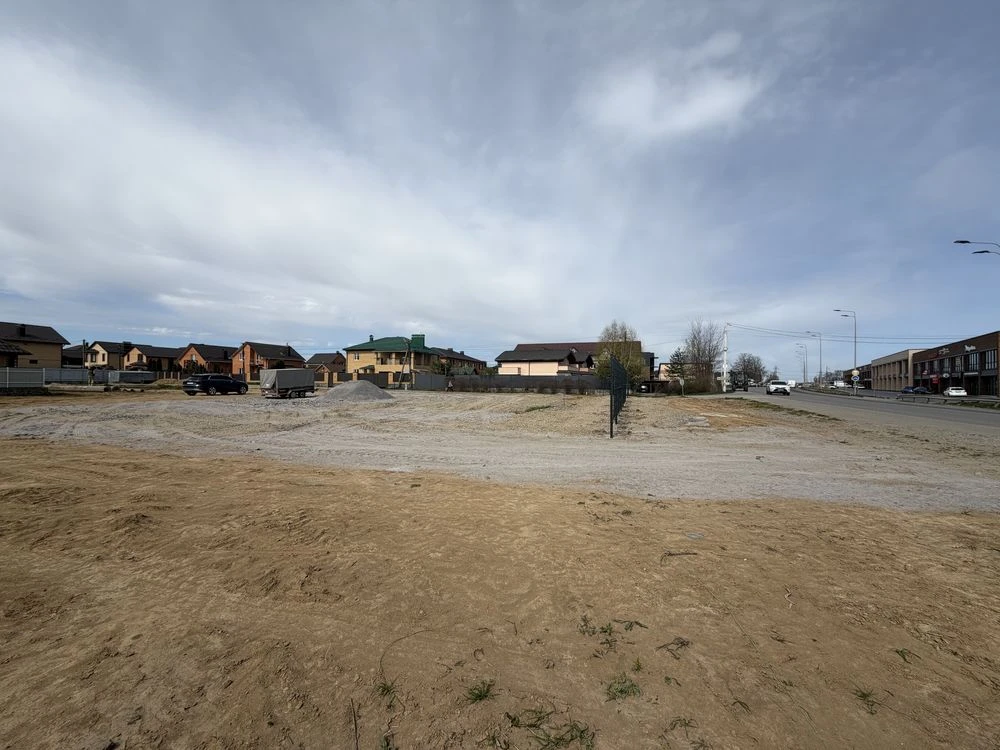 Sale of three land plots together in the street, Europe Avenue