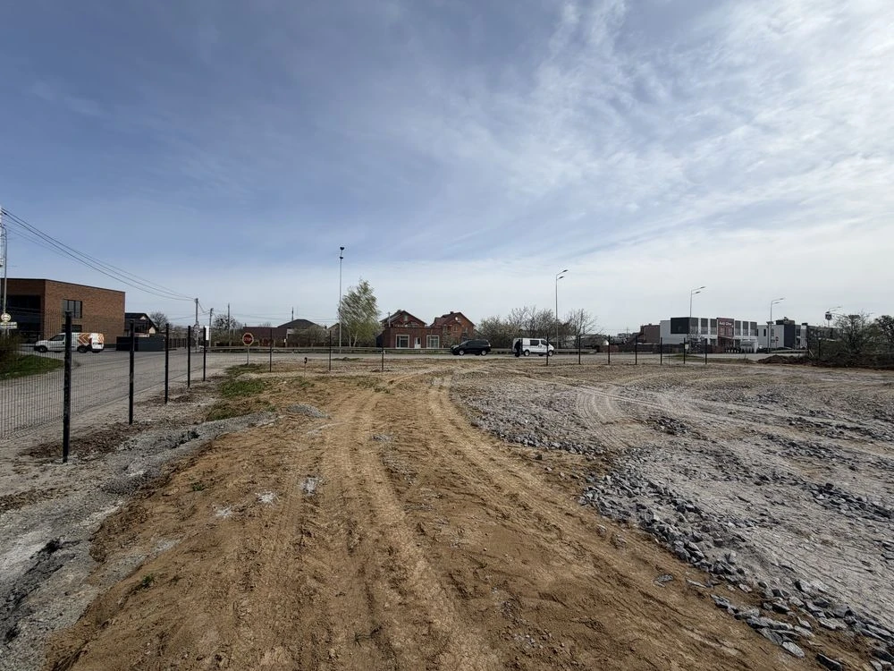 Sale of three land plots together in the street, Europe Avenue