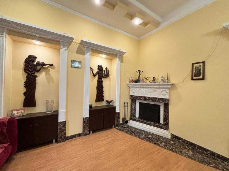 For sale, near the center of Lviv: unique apartment 154 sq.m. with