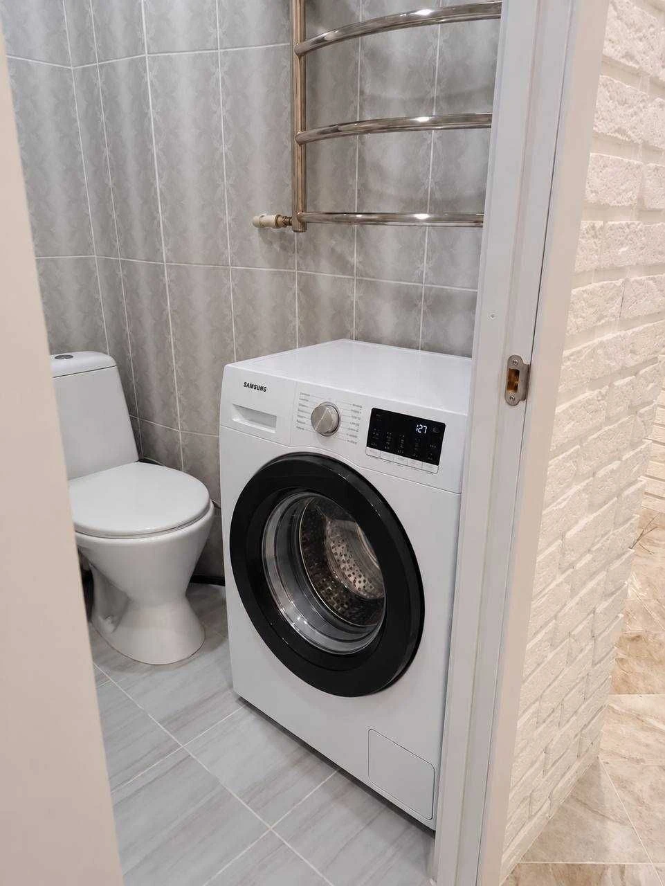 For Sale: 1-bedroom apartment at 606 m/r