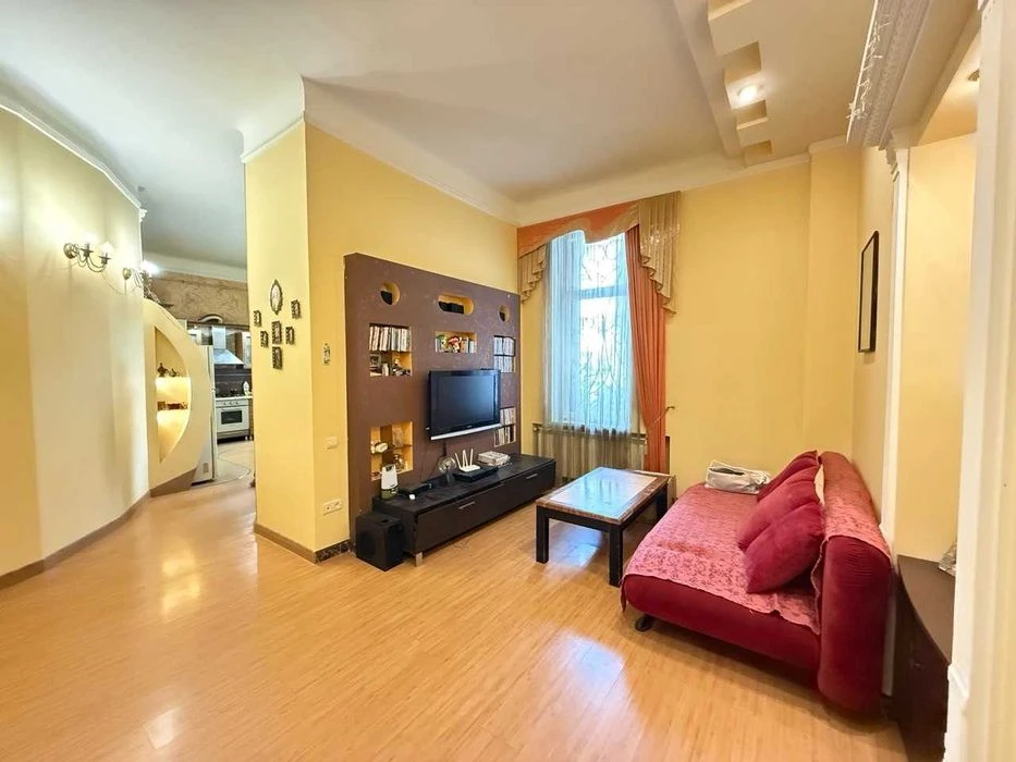 For sale, near the center of Lviv: unique apartment 154 sq.m. with