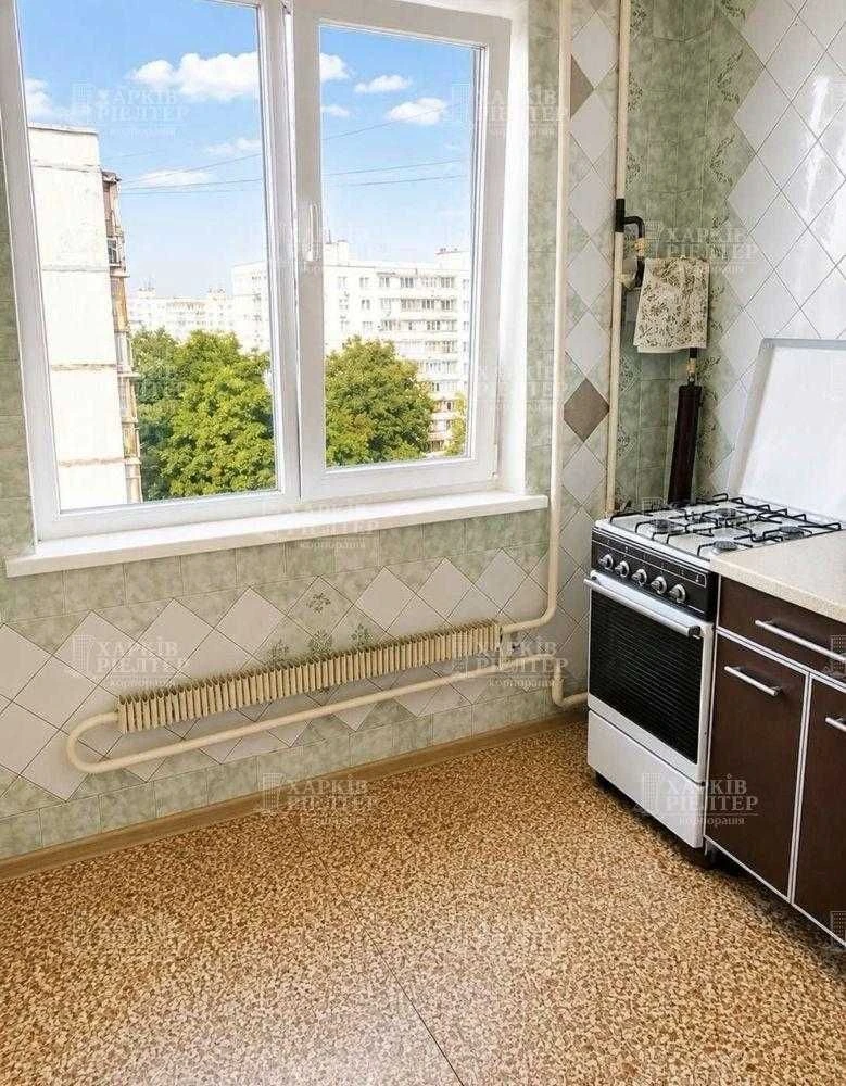 Ukraine: Selling 3-bedroom apartment on Tractor Builders Avenue