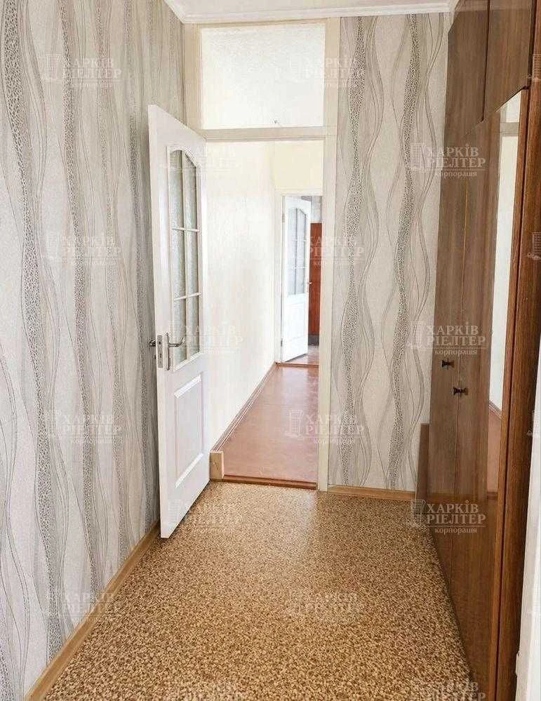Ukraine: Selling 3-bedroom apartment on Tractor Builders Avenue