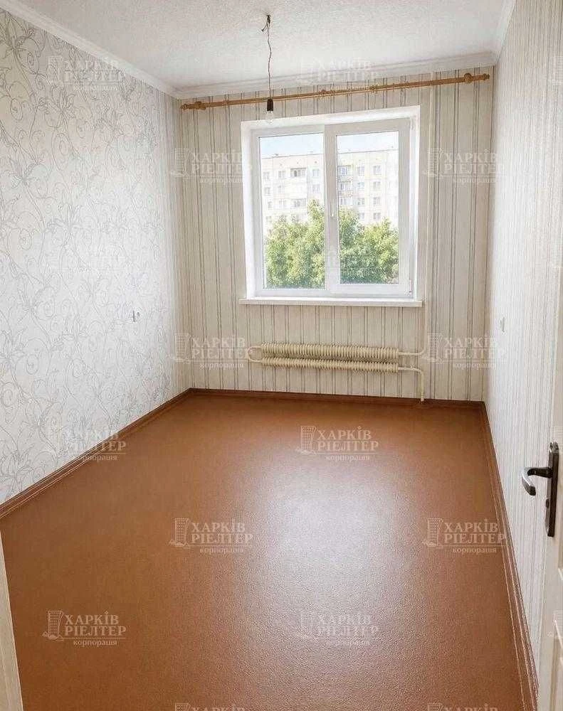 Ukraine: Selling 3-bedroom apartment on Tractor Builders Avenue