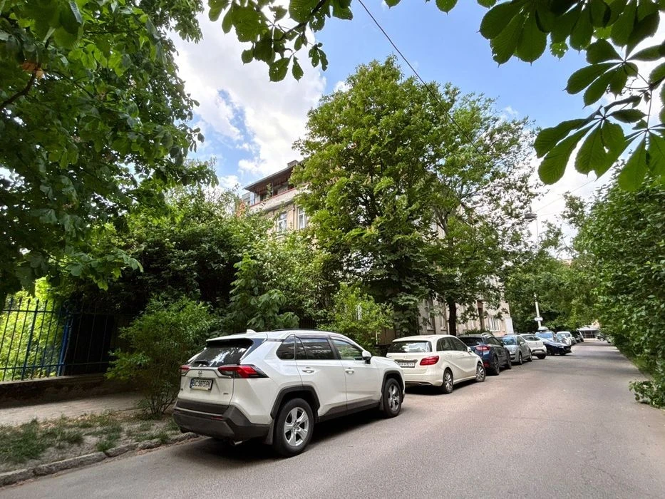 For sale, near the center of Lviv: unique apartment 154 sq.m. with