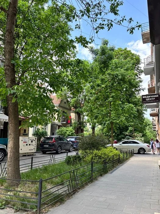 For sale, near the center of Lviv: unique apartment 154 sq.m. with