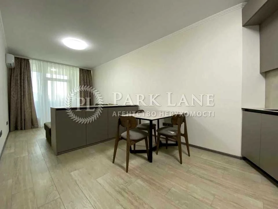 Apartment. Kyiv, Beryesteys'kyi Prospect.