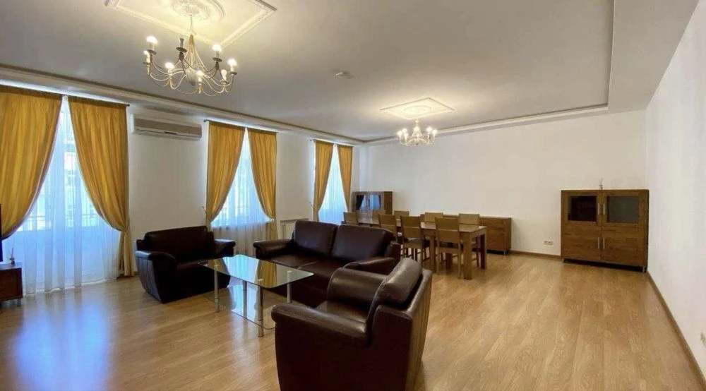 Apartment for Sale 4K, corner of Taras Shevchenko Street 13/21, near Maidan Nezalezhnosti metro station