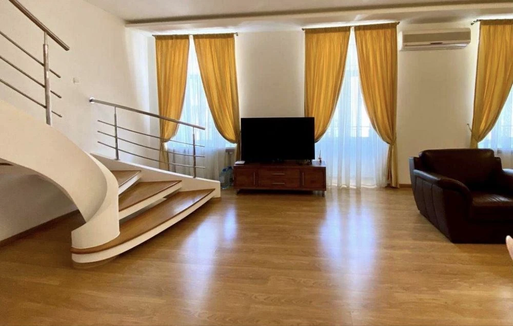 Apartment for Sale 4K, corner of Taras Shevchenko Street 13/21, near Maidan Nezalezhnosti metro station
