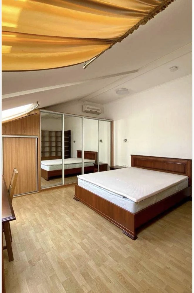 Apartment for Sale 4K, corner of Taras Shevchenko Street 13/21, near Maidan Nezalezhnosti metro station