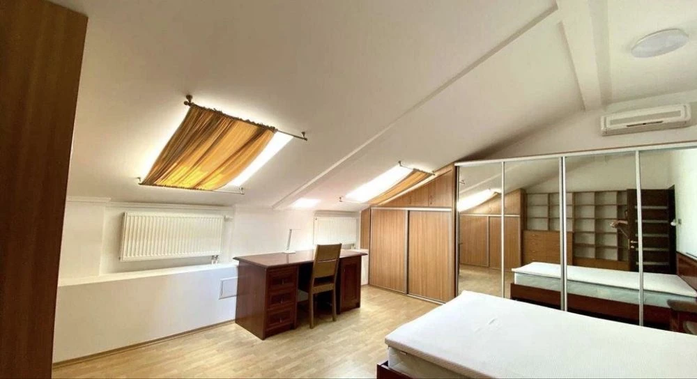 Apartment for Sale 4K, corner of Taras Shevchenko Street 13/21, near Maidan Nezalezhnosti metro station
