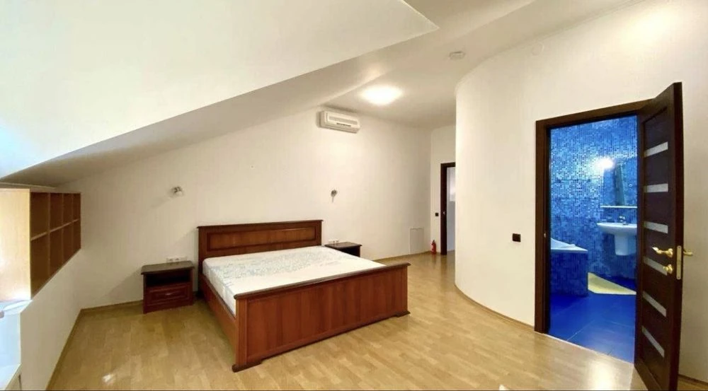 Apartment for Sale 4K, corner of Taras Shevchenko Street 13/21, near Maidan Nezalezhnosti metro station