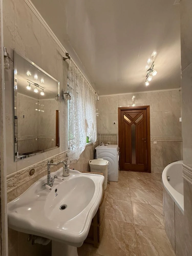 HOUSE FOR SALE IN THE CENTER OF RIVNO
