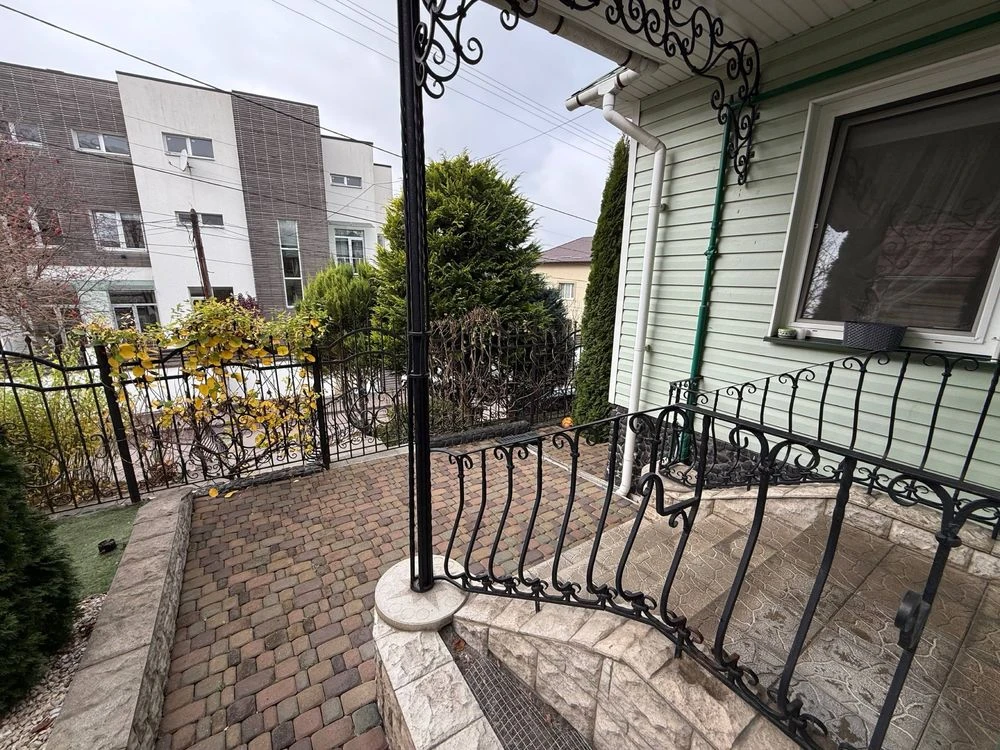 HOUSE FOR SALE IN THE CENTER OF RIVNO