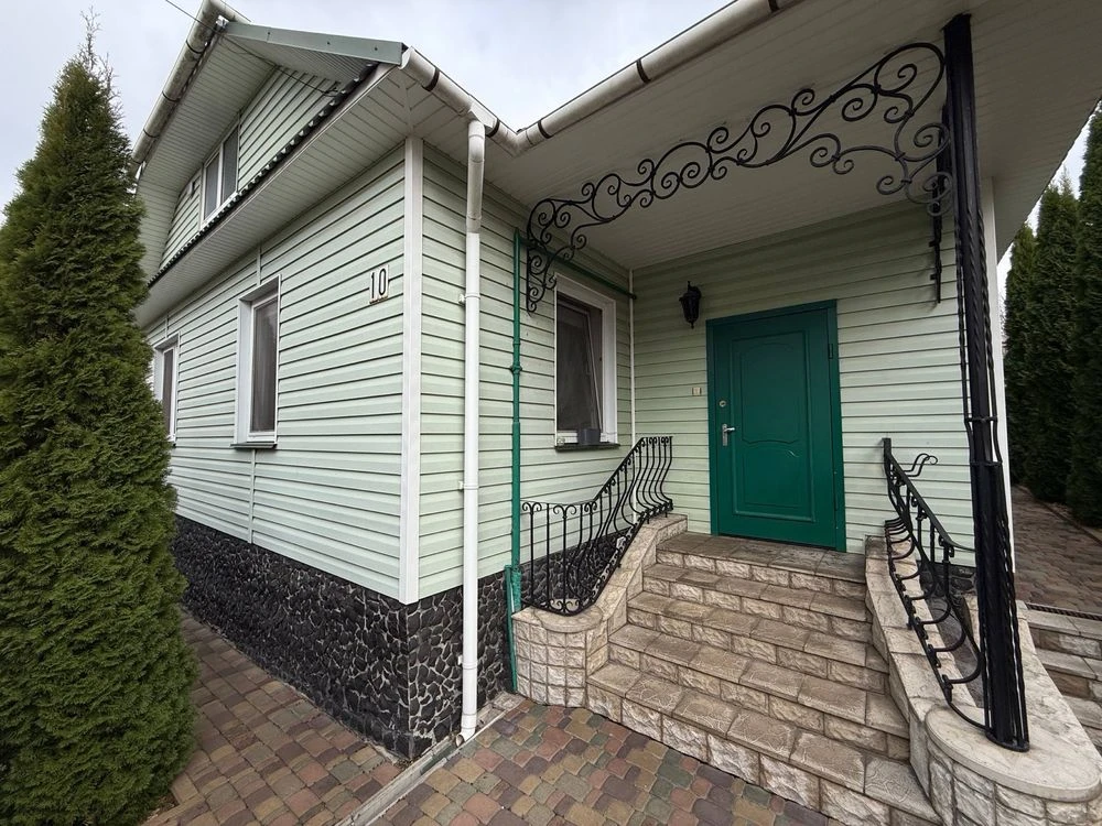 HOUSE FOR SALE IN THE CENTER OF RIVNO