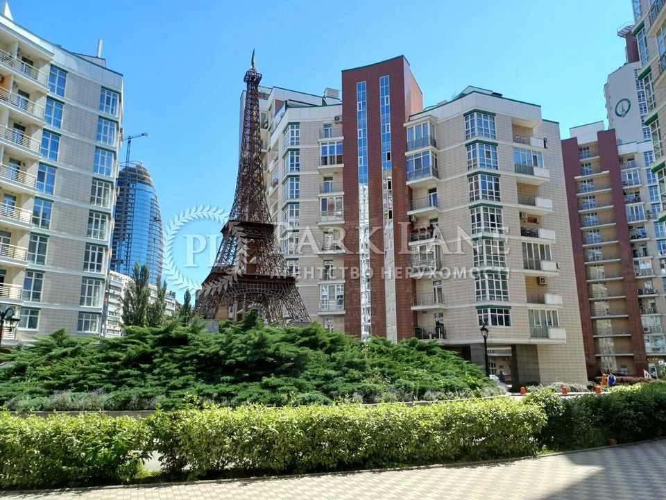 Apartment. Kyiv, Saperne Pole Street.