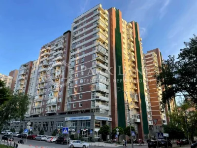 Apartment. Kyiv, Saperne Pole Street.