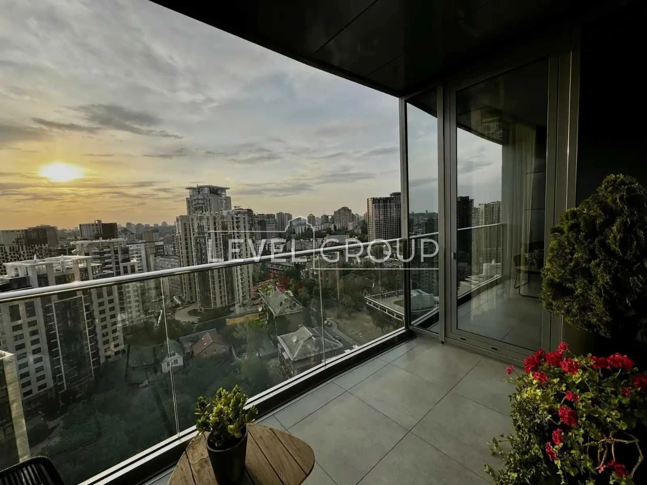 Sale of a 2-bedroom apartment with a terrace in the Taryan Towers residential complex,