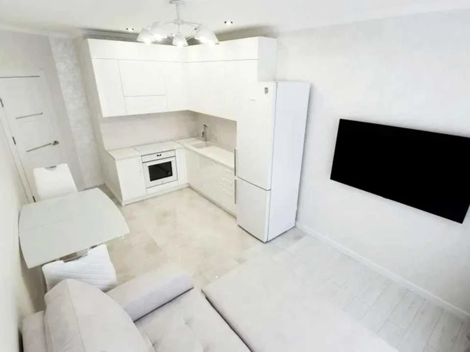Apartment. Basseyna st.