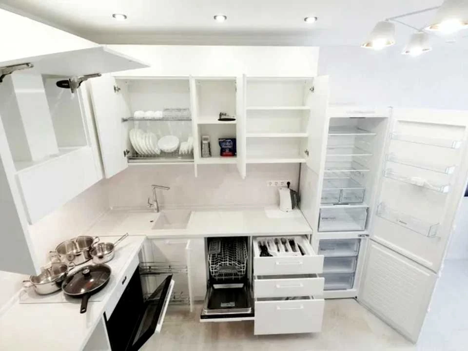 Apartment. Basseyna st.