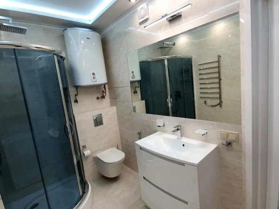 Apartment. Basseyna st.