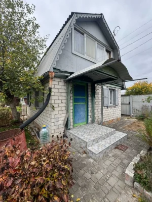 Продам цегляну дачу з великою ділянкою в місті Текстильник