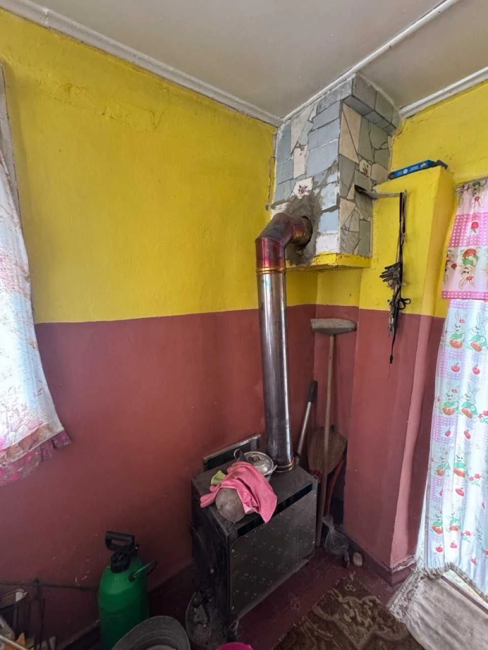 Продам цегляну дачу з великою ділянкою в місті Текстильник