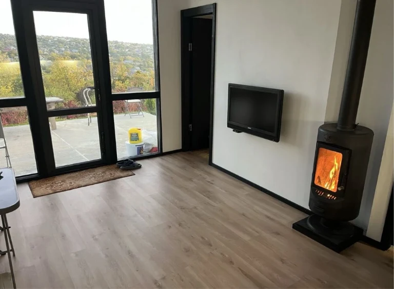 2-room apartment in a building + 9 acres of land