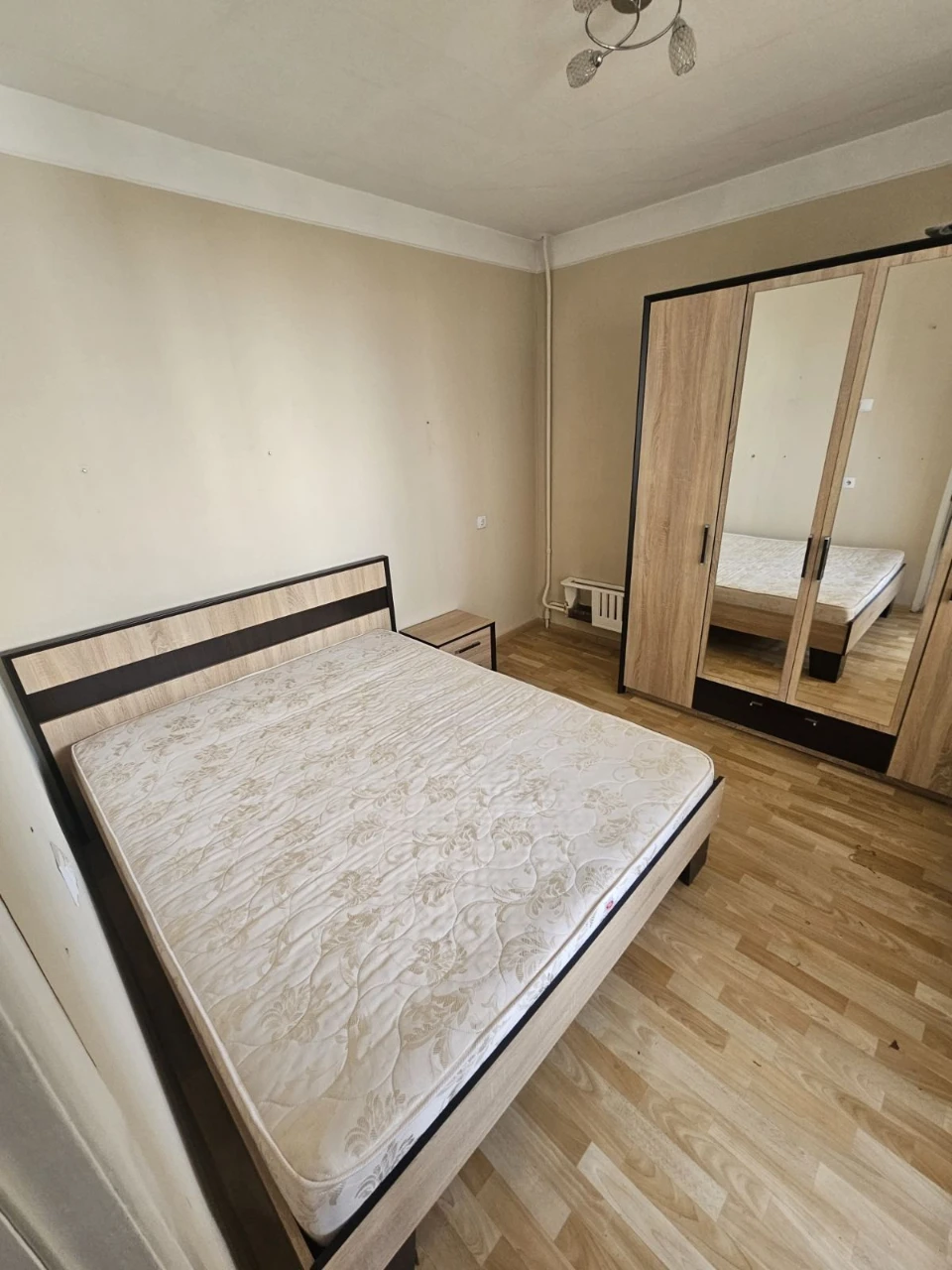 Nice 3-bedroom apartment
3 minutes walk to Metro Oleksiyivska