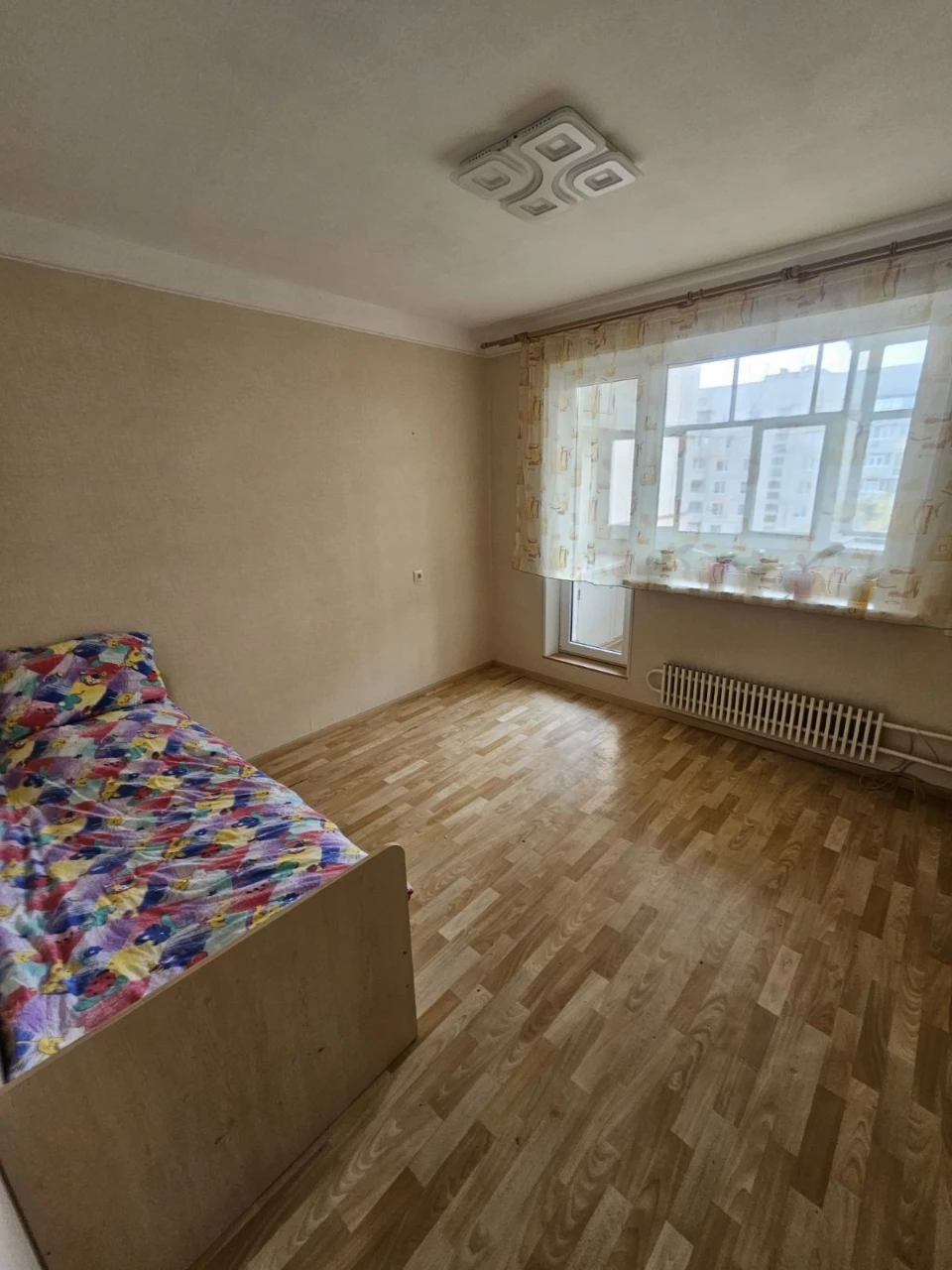 Nice 3-bedroom apartment
3 minutes walk to Metro Oleksiyivska