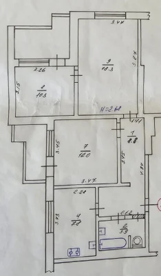 Nice 3-bedroom apartment
3 minutes walk to Metro Oleksiyivska