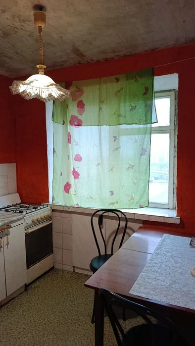3 rooms near the Circus, Center, Levada metro station