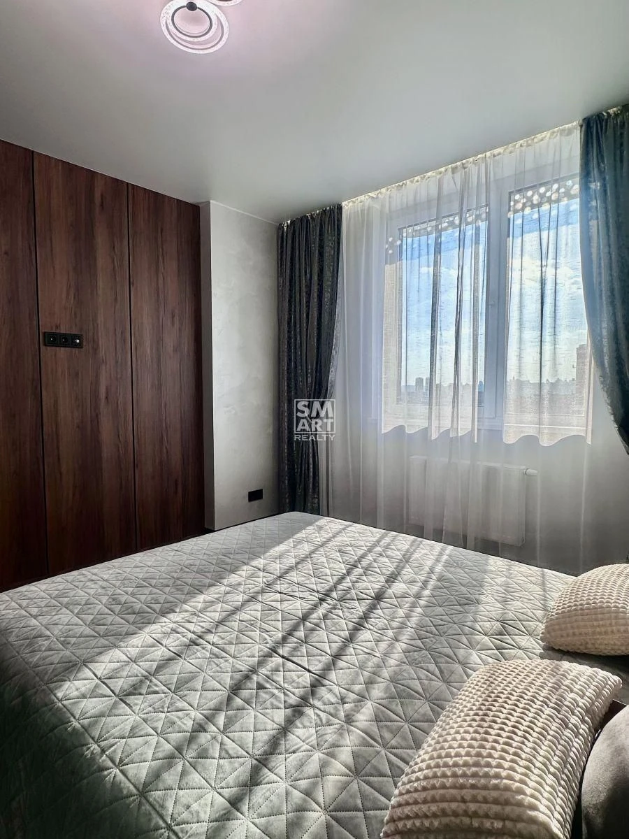 No Commission 1-Bedroom Apartment in "Parkovy Ozero 2" Complex - Renovated, Certificate