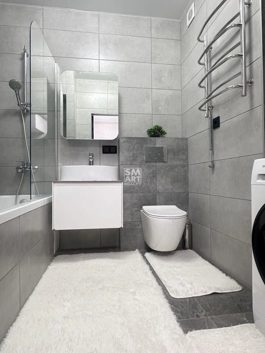 No Commission 1-Bedroom Apartment in "Parkovy Ozero 2" Complex - Renovated, Certificate