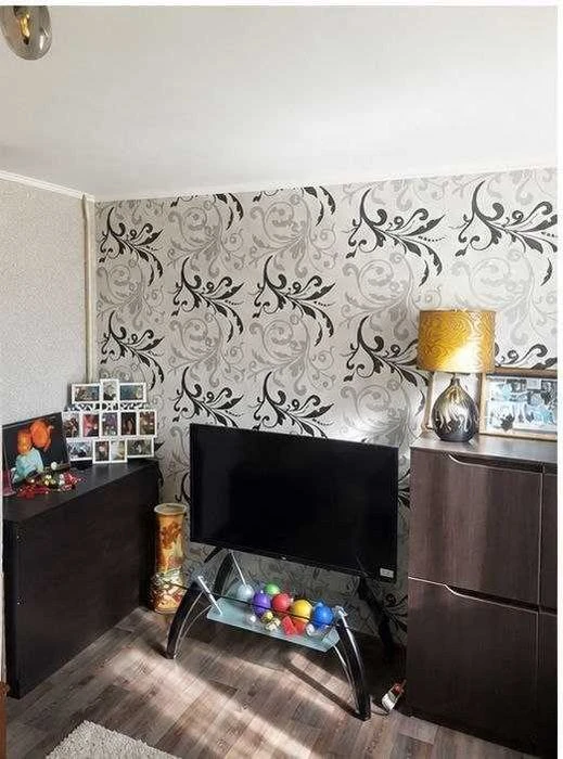 I am selling a studio apartment of 25m2 in New Buildings, Palace of Sports.