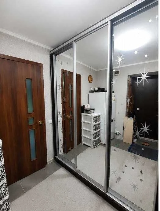 I am selling a studio apartment of 25m2 in New Buildings, Palace of Sports.