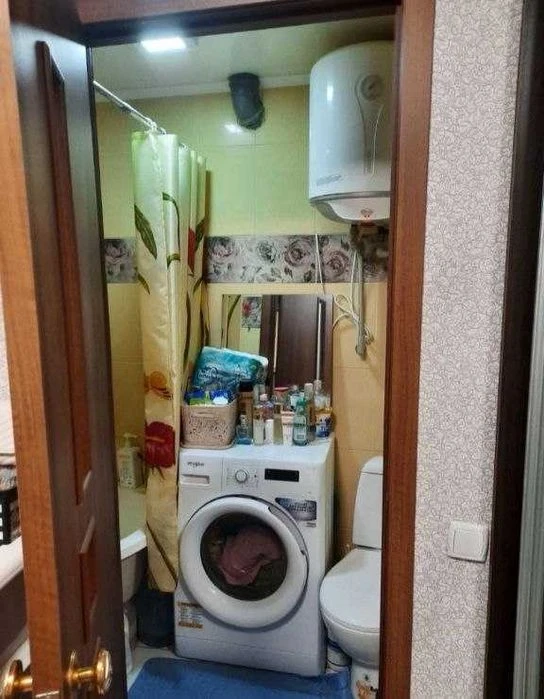 I am selling a studio apartment of 25m2 in New Buildings, Palace of Sports.