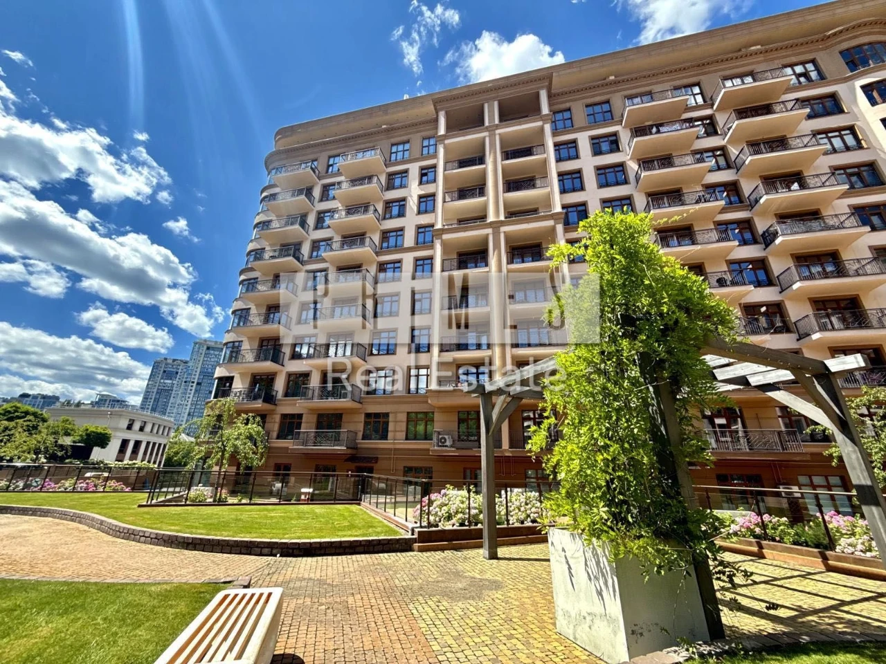 Apartment for Sale in Residence 52 Perлина, вул. Бойчука 19A, 100 sq m