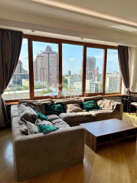 Sale of a 3-room apartment in the "Panorama on Pechersk" residential complex, Yevhen Street