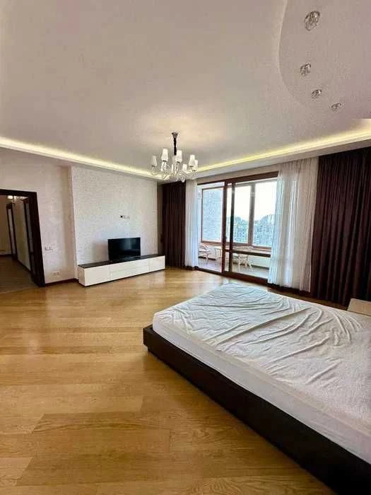 Продаж 3-кімнатної квартири в ЖК "Панорама на Печерську" вул. Євгена