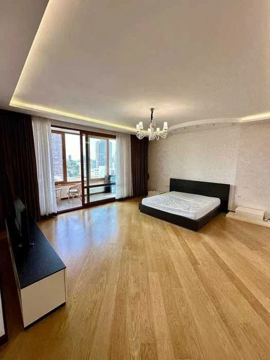 Продаж 3-кімнатної квартири в ЖК "Панорама на Печерську" вул. Євгена