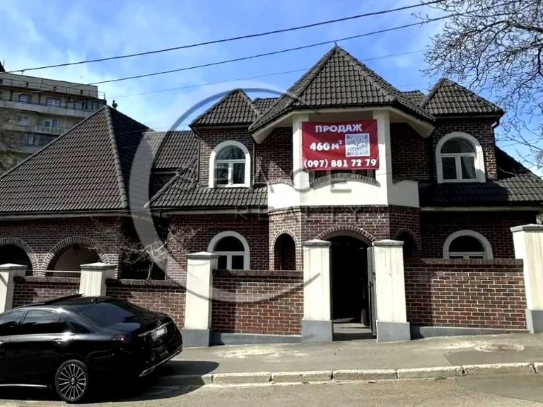 House. Kyiv, Arsenalska sq.