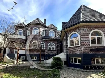 House. Kyiv, Arsenalska sq.