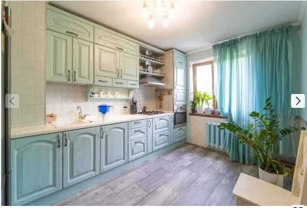 4-кімнатна квартира на Ген. Петрова, червоний цегла, спецпроєкт.