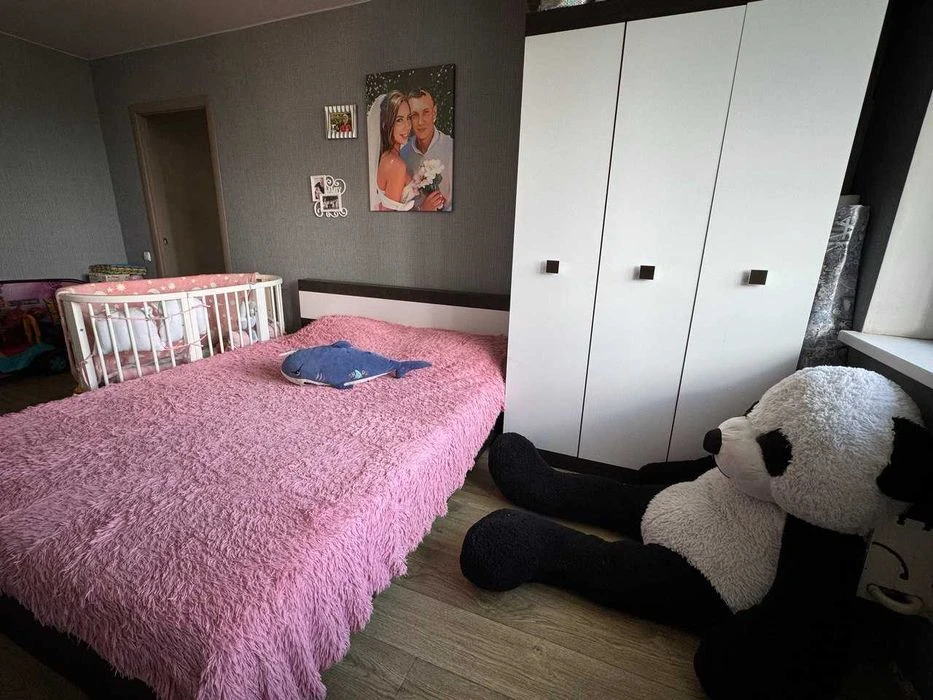 For sale 2-room apartment on Zhukovsky Ave., 3