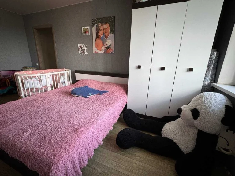 For sale 2-room apartment on Zhukovsky Ave., 3
