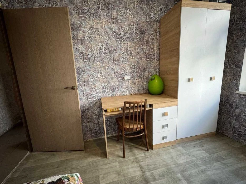 For sale 2-room apartment on Zhukovsky Ave., 3