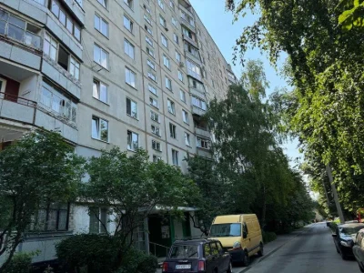 For sale 2-room apartment on Zhukovsky Ave., 3